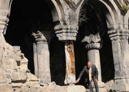 Tarihi kilise krikodan kurtarılıyor