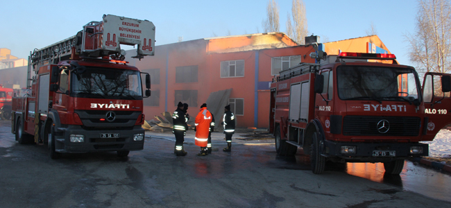 KARGO DEPOSUNDA YANGIN: 1 ÖLÜ, 4 YARALI