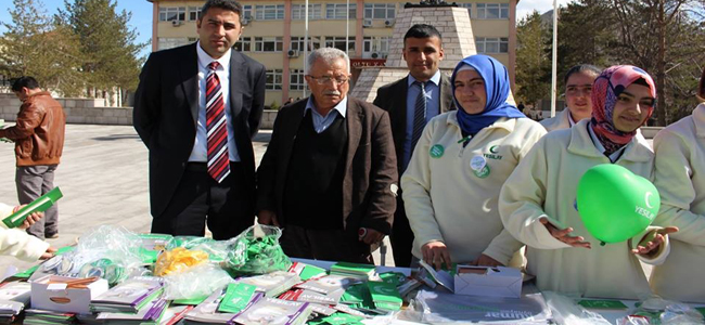 ÖĞRENCİLER HÜKÜMET MEYDANINDA MADDE BAĞIMLILIĞINI ANLATTI