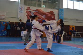 OKULLARARASI KARATE İL BİRİNCİLİĞİ MAÇLARI YAPILDI