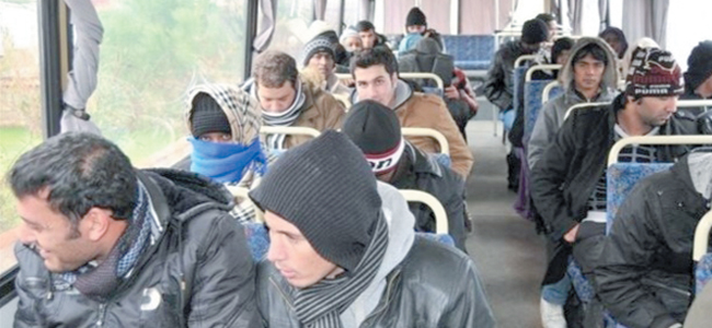 Yolcu otobüsünde 18 kaçak göçmen yakalandı