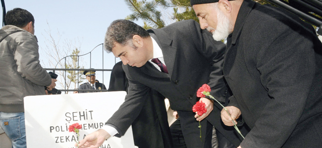 Sıkıntılarınızı çözmek  boynumuzun borcudur