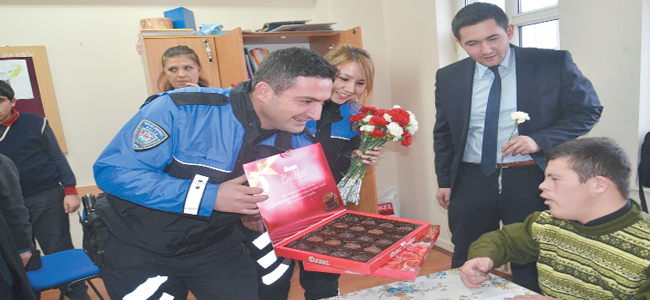 Polislerden  anlamlı ziyaret