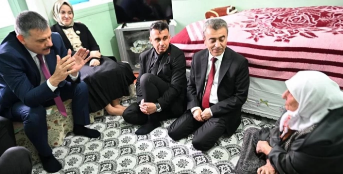 102 yaşındaki Mühibe Nine’ye vefa ziyareti