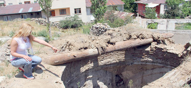 Tarihi hamam kaderine terkedildi