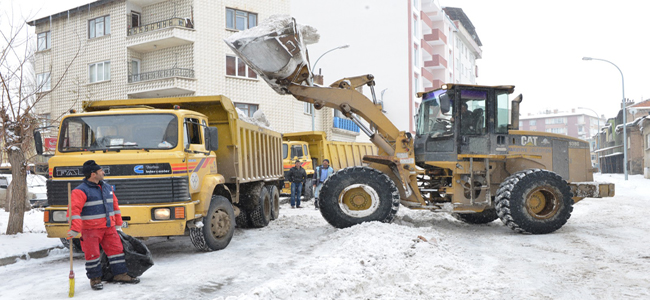 Bin 600 sokakta karla mücadele