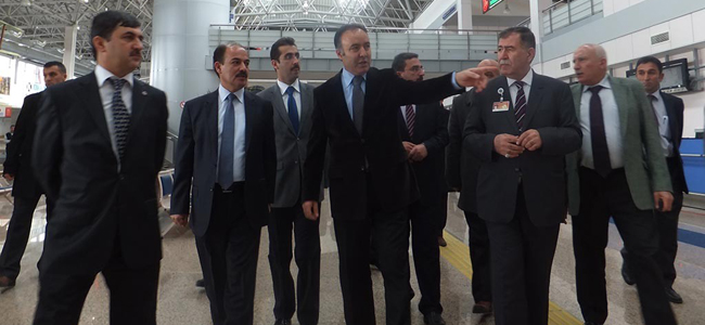 Vali Altıparmak havalimanı  terminalini gezdi