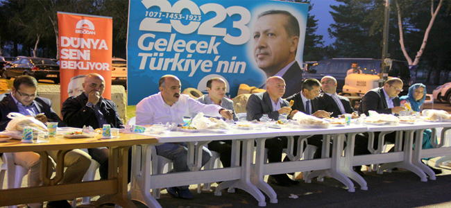 AK PARTİLİLER AHDE VEFA İFTAR YEMEĞİNDE BULUŞTU