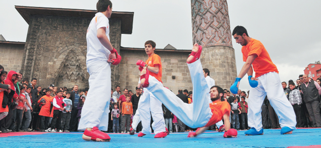 Amatör sporcular haftası COŞKUYLA KUTLANIYOR