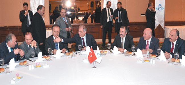 Bakan Ala, iş  dünyasıyla buluştu