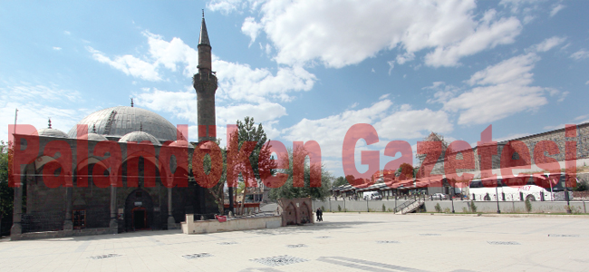 Narmanlı Cami çevresinde  yapılan meydan tamamlandı