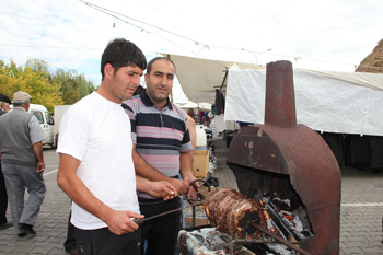 OLTU CAĞ KEBABI ARTIK HALK PAZARINDA