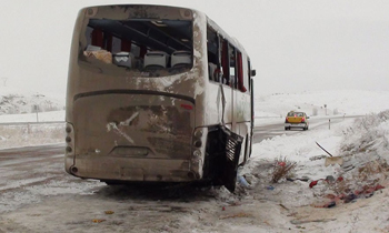 Erzurum-Bayburt yolunda feci kaza 3 ölü 12 yaralı