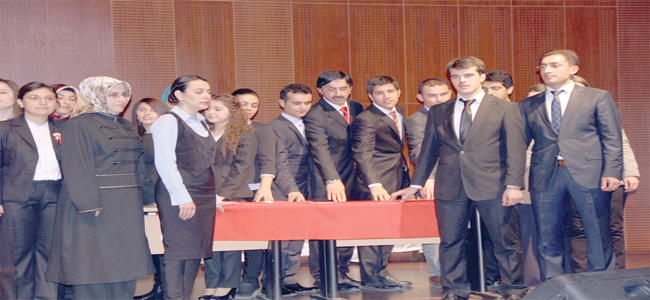 Bu çağın tehditleri karşısında öğretmenlere büyük görev düşüyor