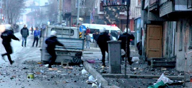 Mahalle savaş  alanına döndü