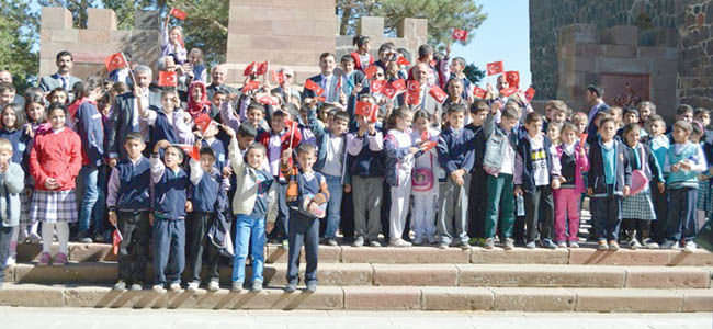 Aziziyeli gençler ecdadıyla buluşuyor