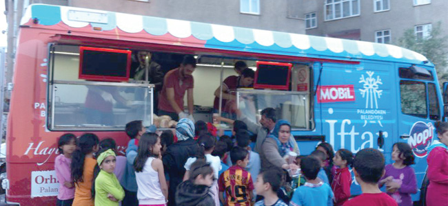 Mobil iftar  sofrası yollarda