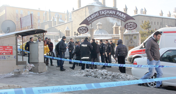 Cesedi cami avlusunda bulundu