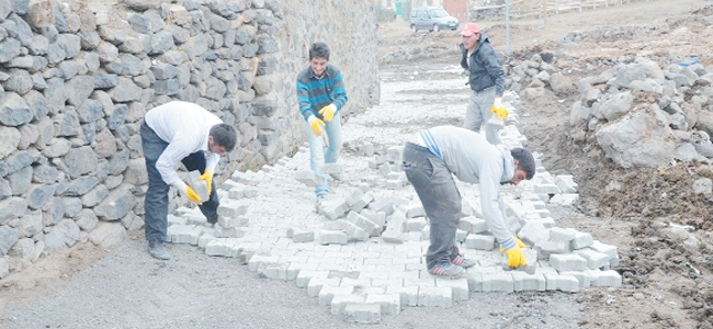 Köylere kilit taşı