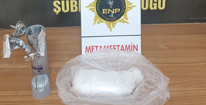 343 gram metamfetamin ile yakalandı