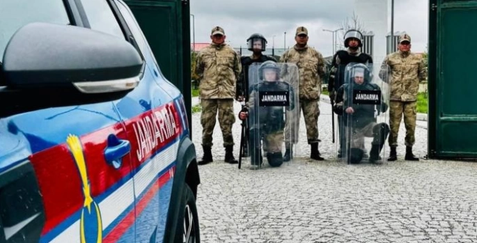 53 düzensiz göçmen yakalandı