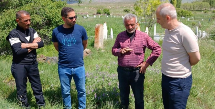 93 Harbi kahramanının mezarı yok oluyor