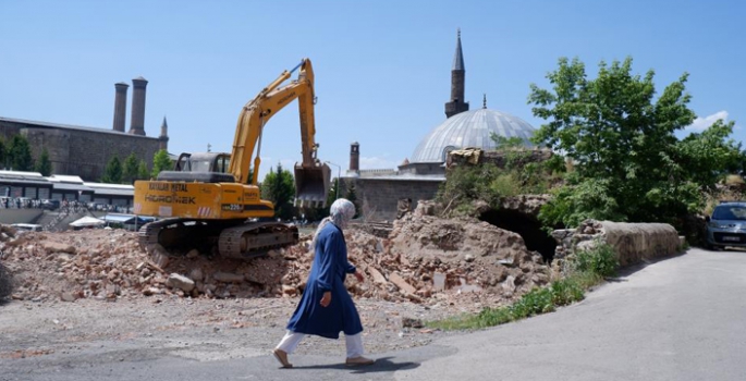 Ahi Toman Baba Türbesi gün yüzüne çıktı