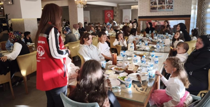 Aileler gönül sofrasında bir arada