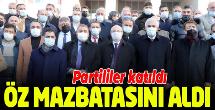 AK Parti İl Başkanı Öz mazbatasını aldı