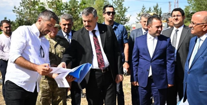 Askeri tesis inşaatlarını incelediler
