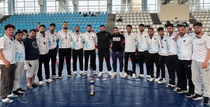 Atatürk Üniversitesi güreşte şampiyon