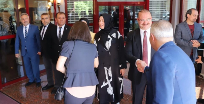 Atatürk Üniversitesi ilk mesaide bayramlaştı