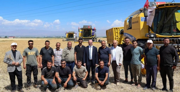 Atatürk Üniversitesi’nde buğday hasadı başladı