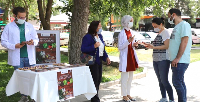 Atatürk Üniversitesinde Tıbbi Çaylar hakkında bilgi verildi