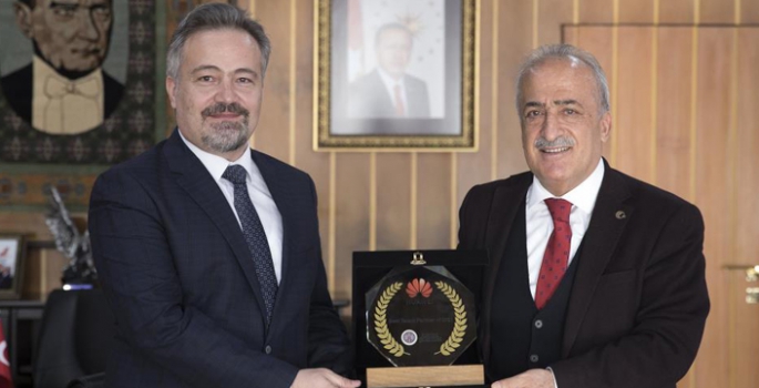 Atatürk Üniversitesine ödül; 2021'in en iyi yetenek ortağı