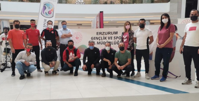 AVM’de buz sporları tanıtıldı