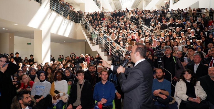 Bakan Kacır; Türk gençliği her türlü başarıyı yakalayabilir