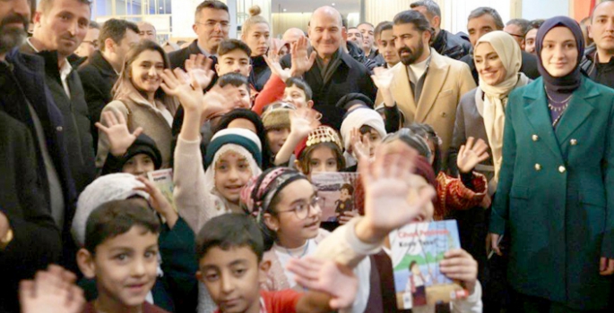 Bakan Soylu’ya çocuklardan sıcak karşılama