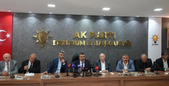 Bakan Tekin’den Özel’e şarkılı gönderme