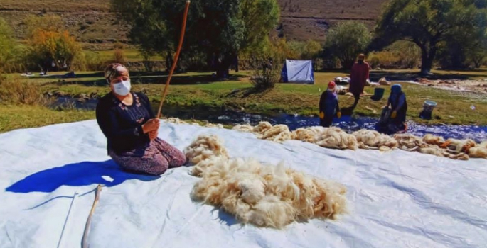 Binbir emekle yıkayıp, saatlerce tokaçla dövüyorlar