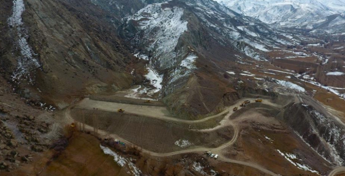 Büyükşehir kar kış demeden gölet yapımına devam ediyor