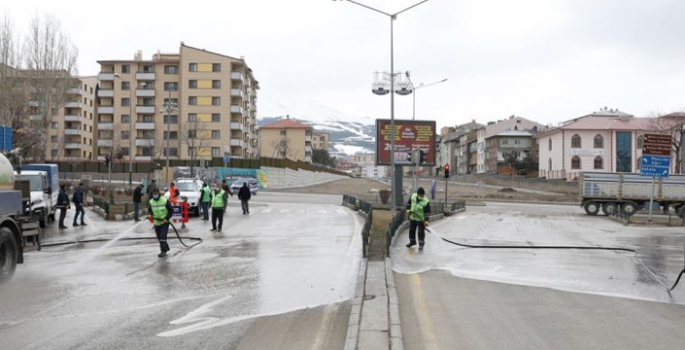 Büyükşehir salgınla mücadele ediyor