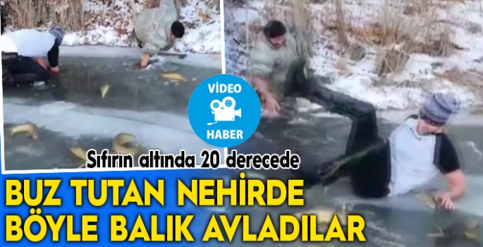 Buz tutan nehirde elleriyle balık avladılar