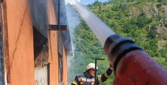 Çatıyı saran alevler korkuttu