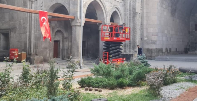 Çifte Minareli Medrese kapatıldı