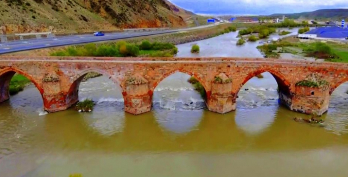 Çobandede ihtişamıyla göz kamaştırıyor