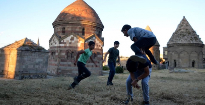 Çocuklar kendilerini doğada tanır