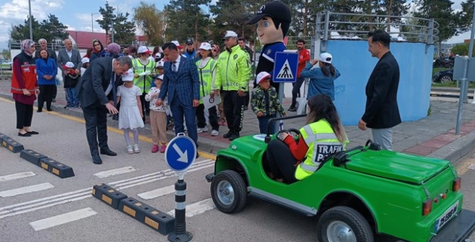 Çocuklara trafik eğitimi etkinliği