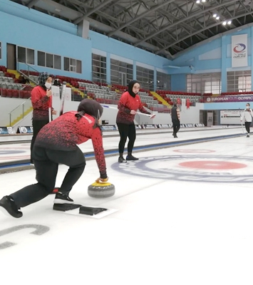 Curling 2. Lig müsabakaları Erzurum’da devam ediyor