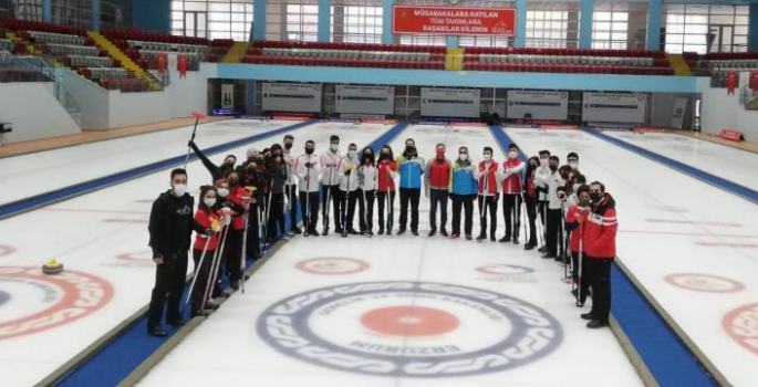 Curling milli takımlarının Erzurum kampı sürüyor